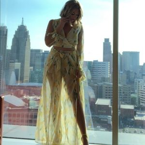 Shop hopes 2-piece outfit